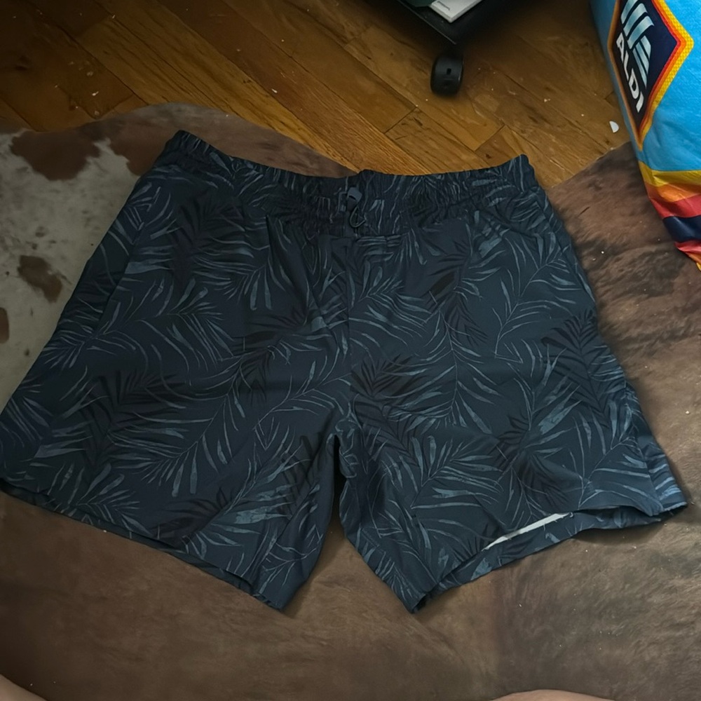 Board shorts mid-thigh